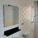 Lesklý klinker s monogramy