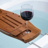Étagère pour verre à vin dans la salle de bain