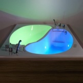 Vihreä ja sininen kylpyammeen valaistus