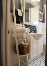 Scala da bagno per riporre il bric-a-brac del bagno