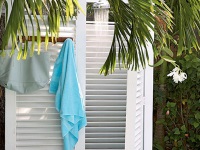 Uppvärmd dusch i trädgården