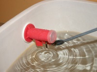 Que faire si le réservoir des toilettes fuit ?