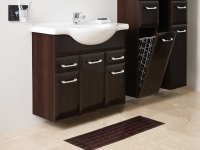 Koupelnová skříňka s košem na prádlo