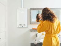 Vad gör jag om min varmvattenberedare läcker?