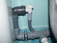 Odtočni povratni ventil za pralni stroj