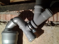 Entwurf und Einbau eines Abflusses in der Badewanne