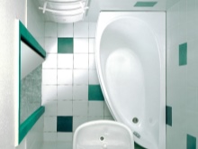 Un piccolo bagno con accenti luminosi