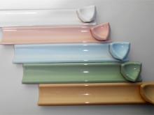 Flerfarvede fodpaneler til badeværelset