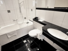 ブラックタイルフローリング