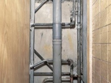 Cev za splakovanje v stranišču