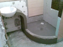 Duschwanne mit den eigenen Händen