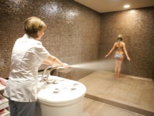 Asiantuntija opastaa sinut suihkun läpi