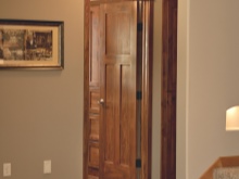 Дървена врата за баня