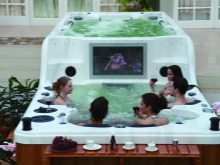 Velik masažni bazen