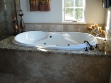 Csempézett fürdőkád képernyő