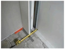 Dold kanal för att dölja rör i badrummet