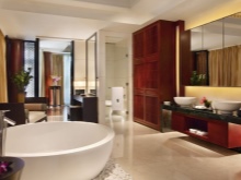 Beautiful Spacious Bathroom Design