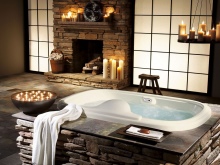 Beautiful bathtub with candles