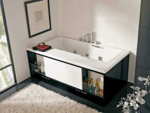 Bathtub with sliding screen