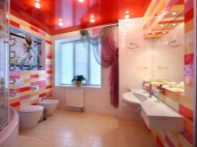 黄色を基調としたバスルームに赤と白のタイルデザイン