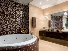 Mosaiikkien ja keraamisten laattojen yhdistelmä