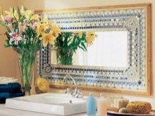 Mosaiikilla päällystetty peili