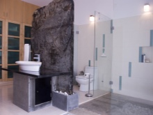 Dekorativ skillevæg af sten