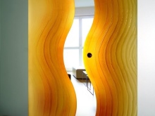 Светла двукрила врата за баня