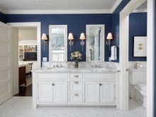 Sinine ja valge vannituba