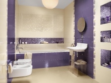 Lila és bézs a fürdőszobában