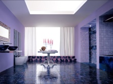 Lila és lila a fürdőszoba kialakításában