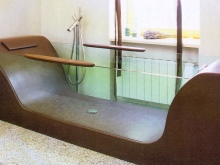 Bañera combinada de cristal y madera