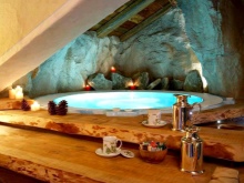 Skaista un moderna vannas istaba.