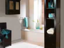 Accesorios de baño correctamente colocados