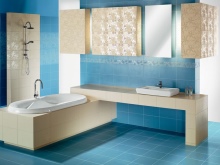 Bézs és kék a fürdőszobában