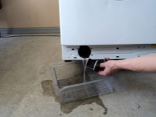 Drain water from the filter