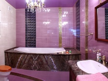 Violetinis vonios kambarys