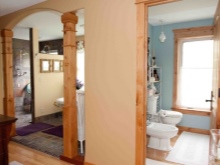 Different tile laying for bathroom and toilet floor