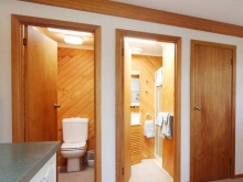 Separate bathroom and WC 