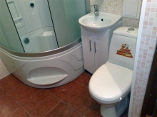 Cabina doccia profonda in bagno