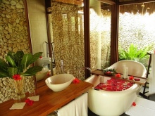 Flores y accesorios para el baño