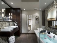 Gražus ir madingas vonios kambarys.