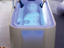 Badkar med bubbelpool och luftmassage