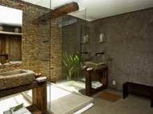 Οικολογικό στυλ σε ευρύχωρο μπάνιο 