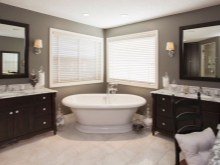 Ντουλάπες στο μεγάλο μπάνιο