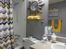 Γκρι/κίτρινο μπάνιο
