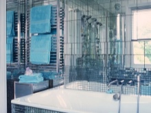 Spiegels en spiegelmozaïeken voor een mini badkamer