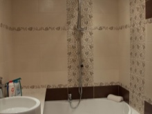 Bruikbare ruimte benutten in een kleine badkamer