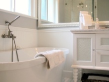 Огледало в малка баня