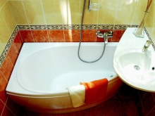 Малка баня с малка вана